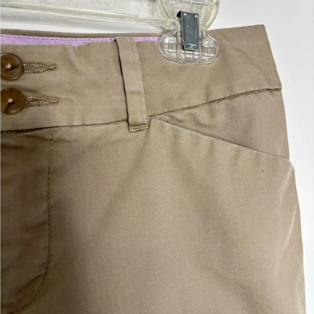 BN9 Dockers Women's Tan Bermudas Khaki‎ Shorts size 6 Casual Chic Timeless